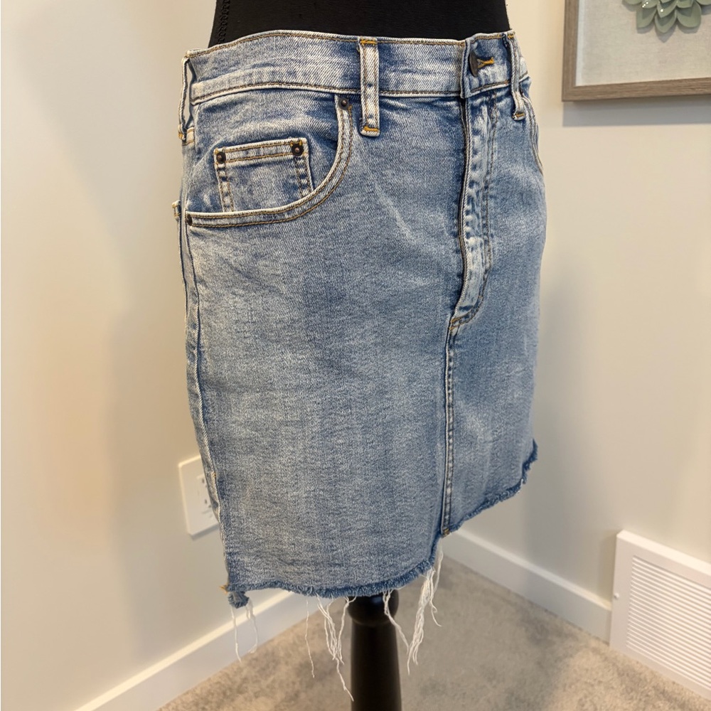 Aritzia Wilfred Free Vintage Light Blue ‘Tanit’ Raw Hem Denim Mini Skirt - Picture 4 of 12